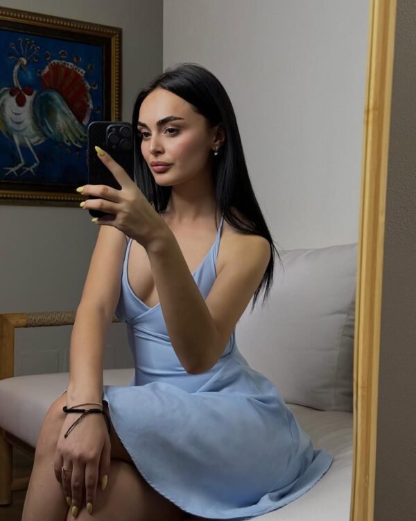 fustan i shkurtër me shpinë te hapur
